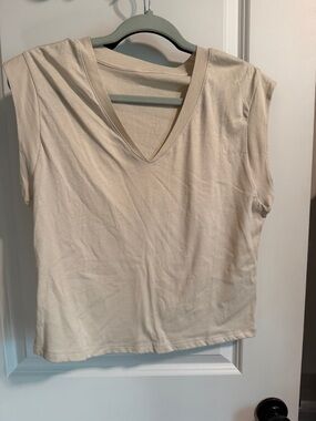 Old Navy Cream V-Neck Sleeveless Tank